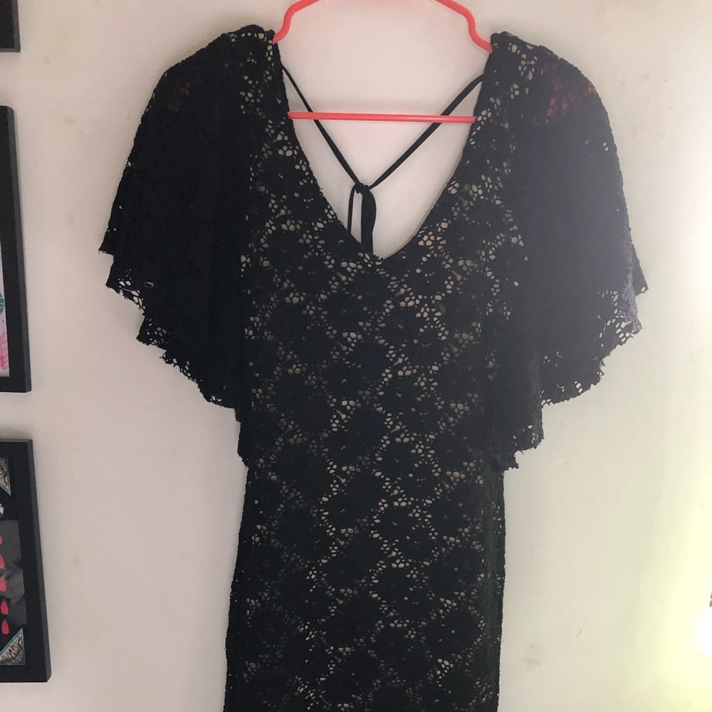 Body Central bodycon black lace dress